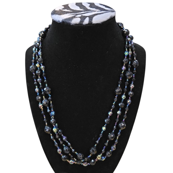 Jewelry - Elegant Black Iridescent Infinity Necklace